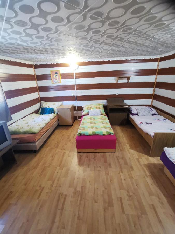 Edit Vendeghaz Tiszaújváros Exterior foto
