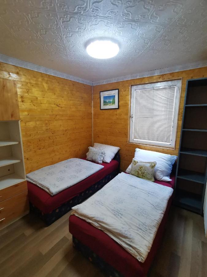 Edit Vendeghaz Tiszaújváros Exterior foto