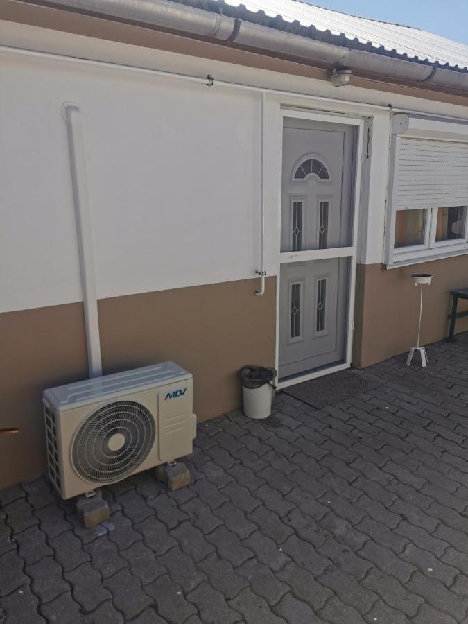 Edit Vendeghaz Tiszaújváros Exterior foto