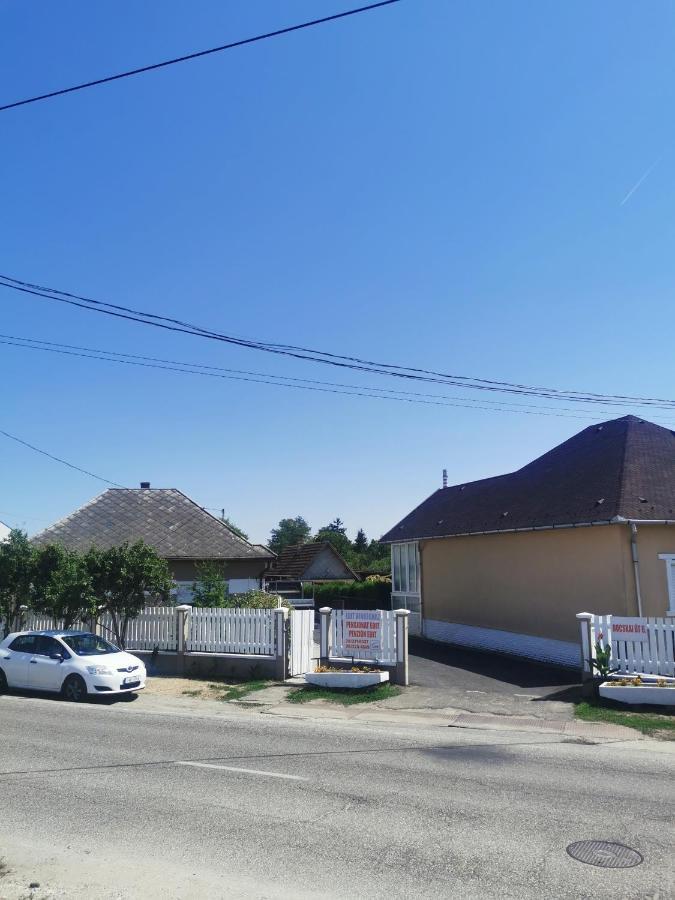Edit Vendeghaz Tiszaújváros Exterior foto
