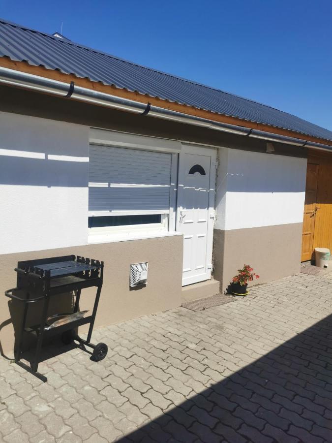 Edit Vendeghaz Tiszaújváros Exterior foto