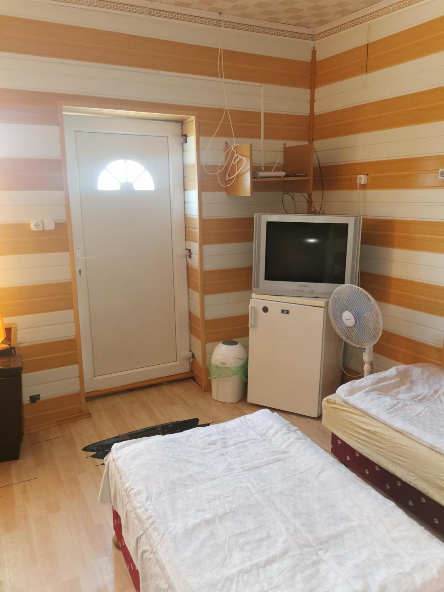 Edit Vendeghaz Tiszaújváros Cameră foto