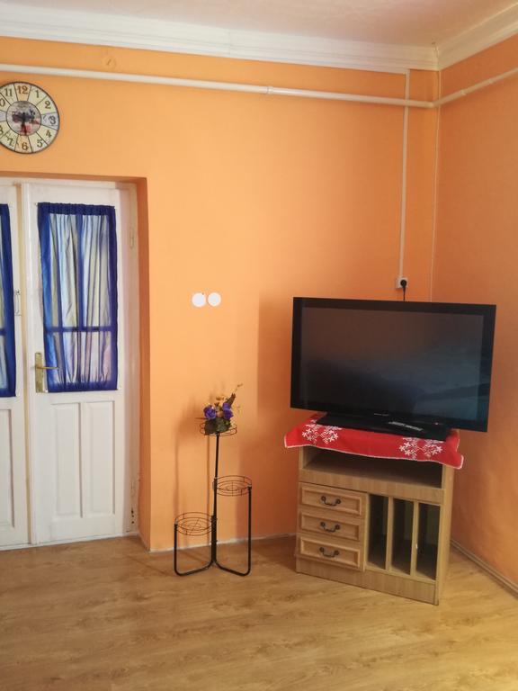 Edit Vendeghaz Tiszaújváros Exterior foto