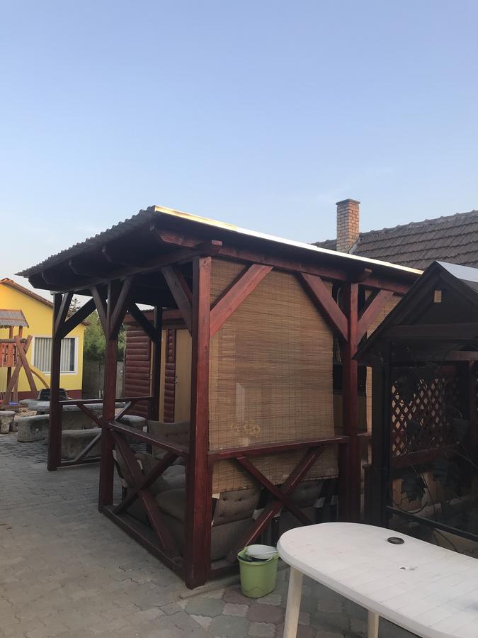 Edit Vendeghaz Tiszaújváros Exterior foto