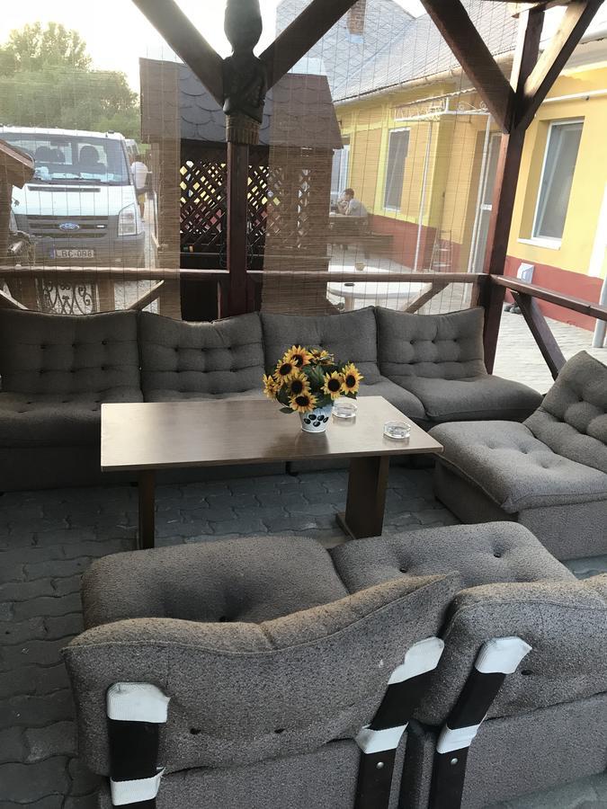 Edit Vendeghaz Tiszaújváros Exterior foto