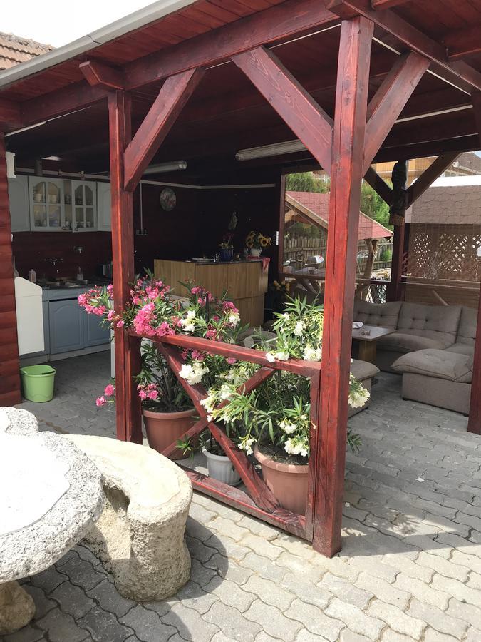 Edit Vendeghaz Tiszaújváros Exterior foto